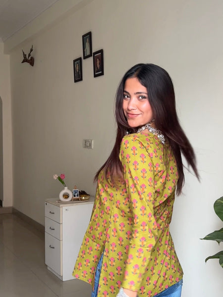 Green patels straight short kurti Jonaya