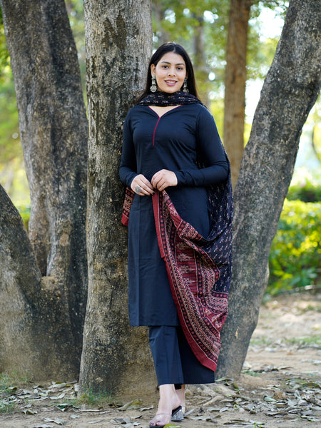 Solid black kurta set with dupatta - Jonaya