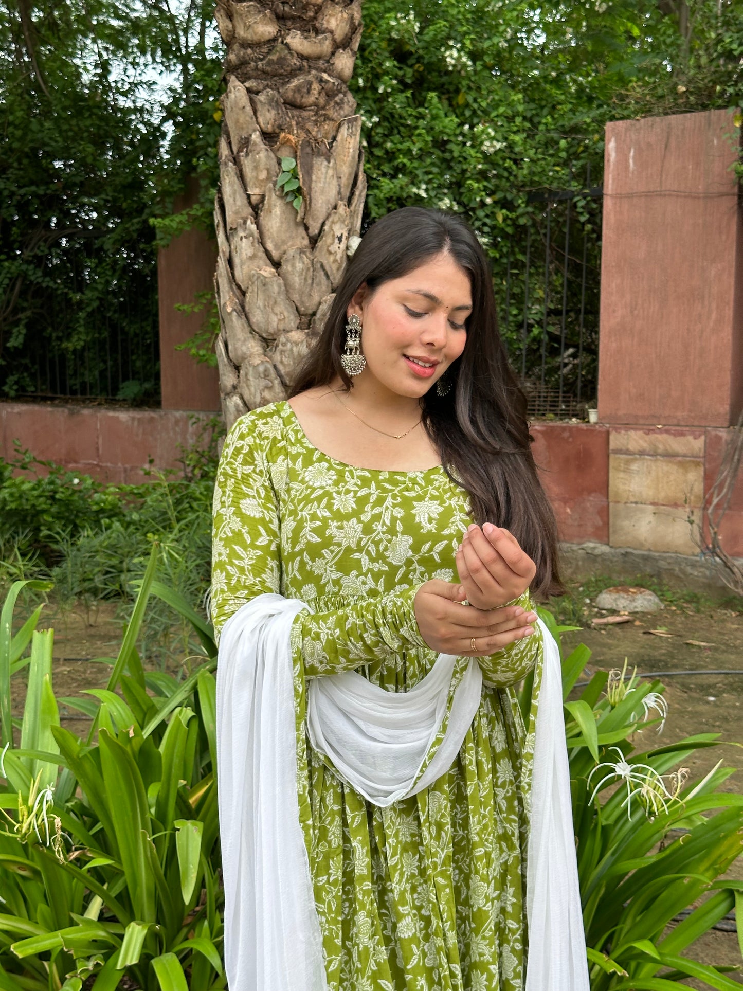 लीफ ग्रीन फुल घेर सूट सेट