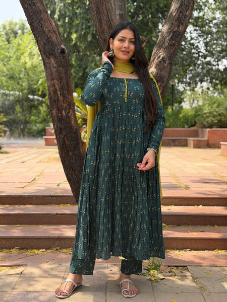 Parrot green motif flare suit set Jonaya