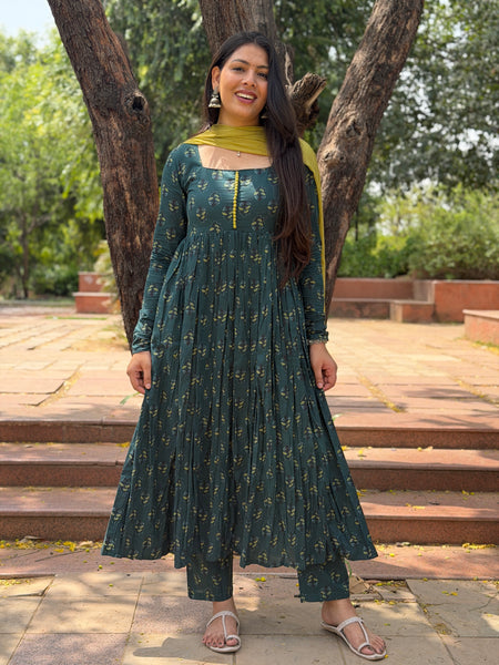 Parrot green motif flare suit set Jonaya