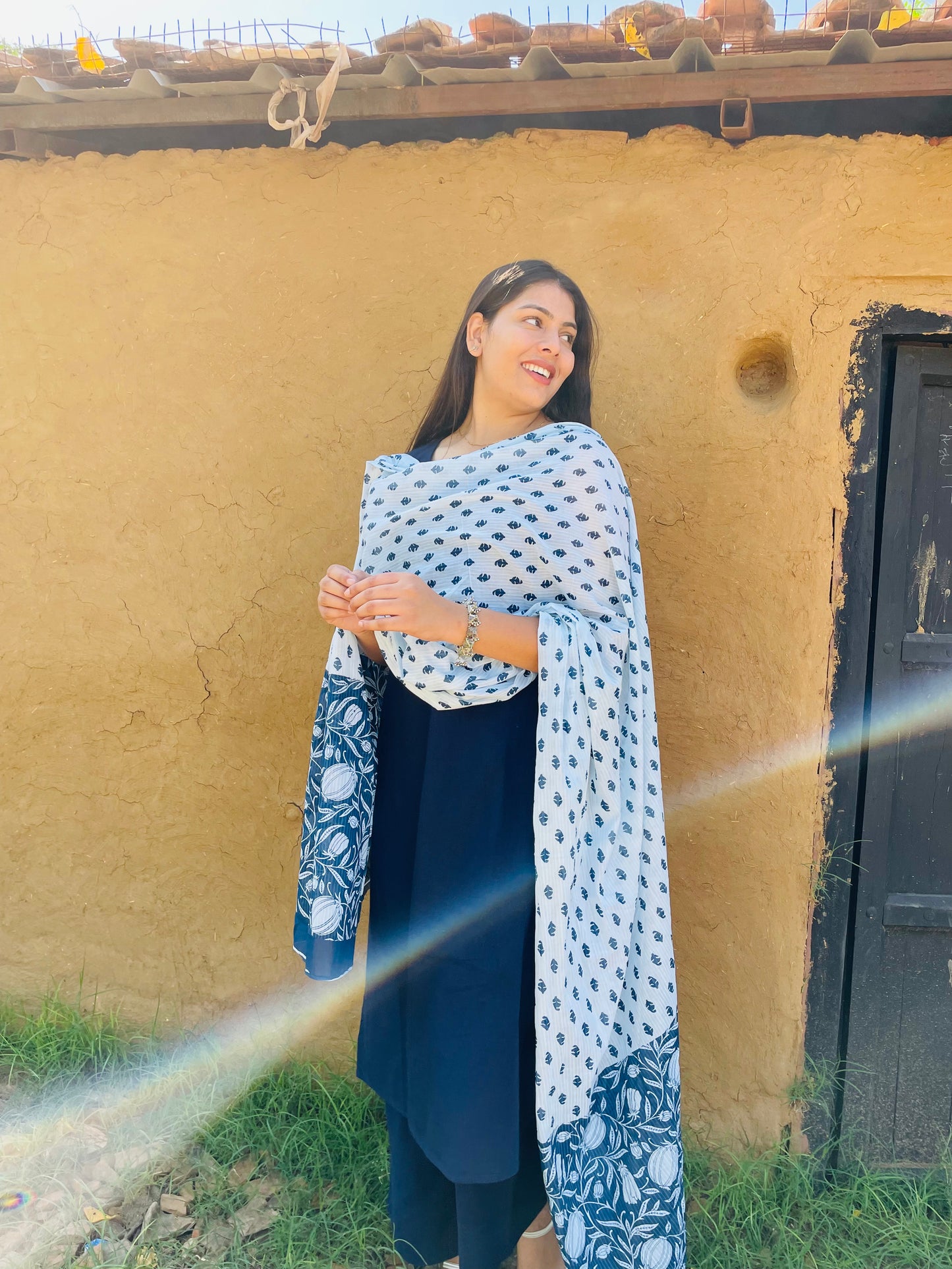 Einfarbiges Kurta-Hosen-Set mit Dupatta im Blockdruck
