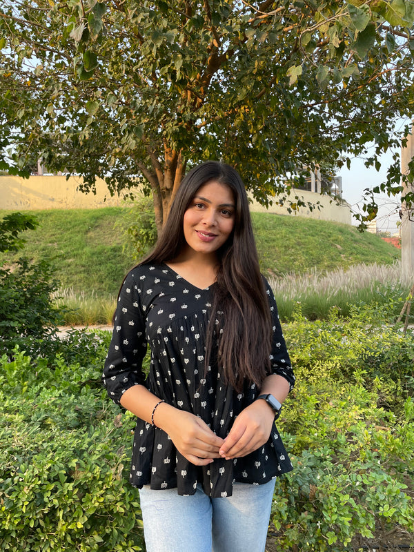 Black motif peplum top - Jonaya