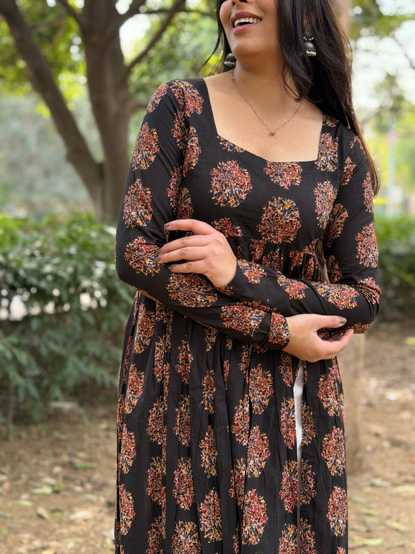 Black Red front slit kameez Jonaya