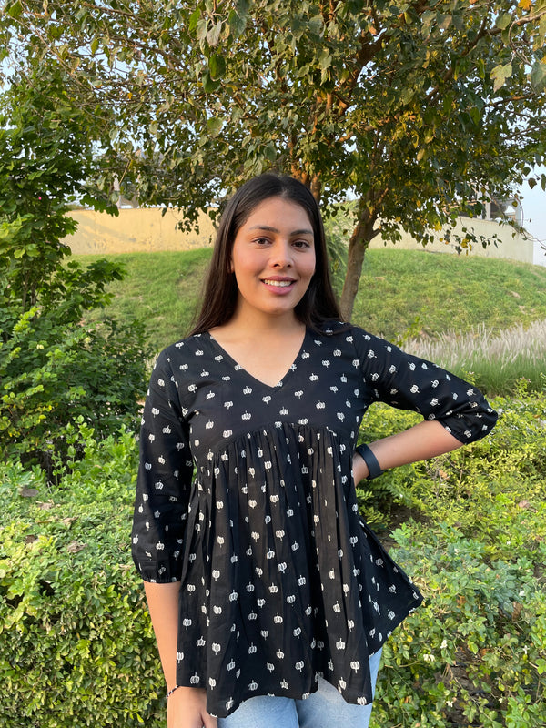 Black motif peplum top - Jonaya