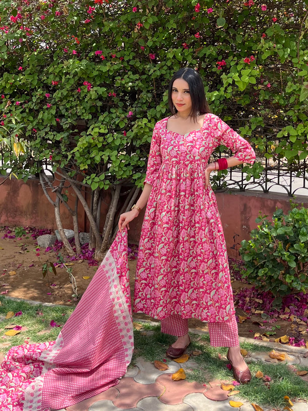 Meganta Love Suit Set - Jonaya