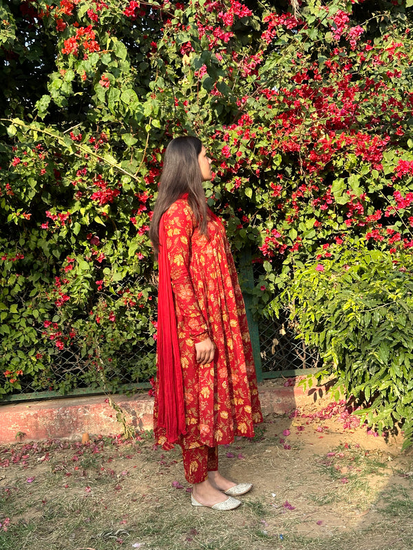 Red floral Mohini Suit Set - Jonaya
