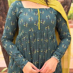 Parrot green motif flare suit set Jonaya