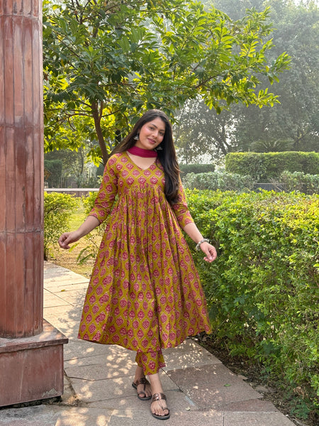 Meganta motif alia cut suit set - Jonaya