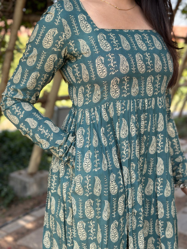 Blooming Paisley Flared Kameez - Jonaya