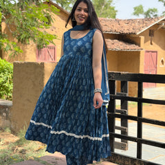 Motif print indigo lace flare suit set Jonaya