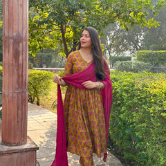 Meganta motif alia cut suit set - Jonaya