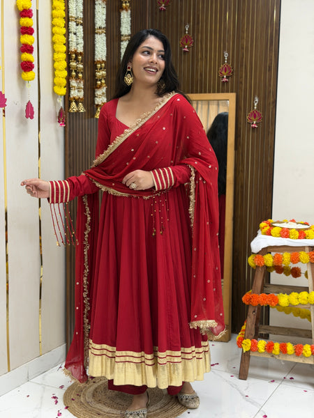 Laal gota ghunghru Anarkali set Jonaya