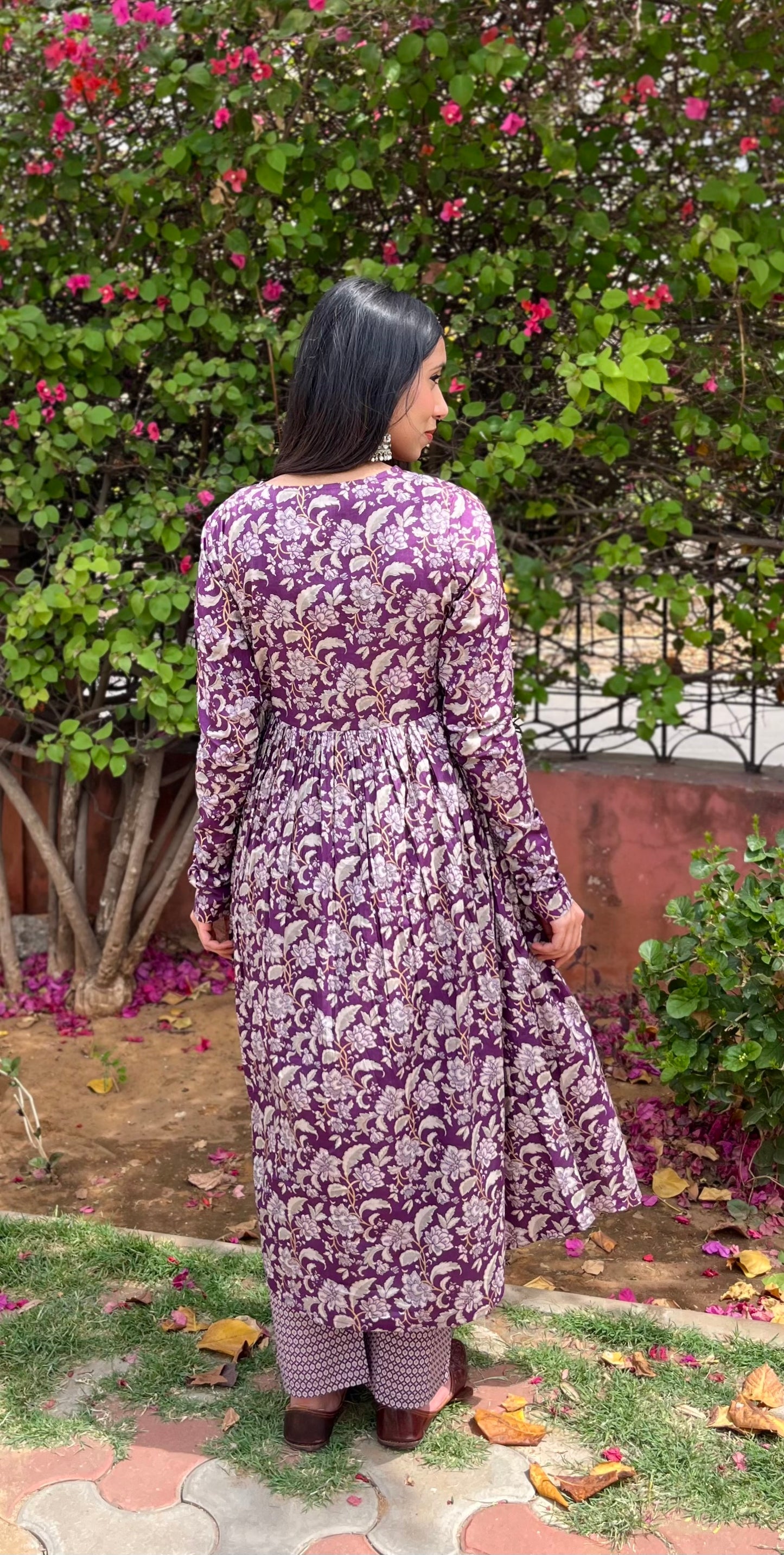 Malvenfarbenes lila Anzugset