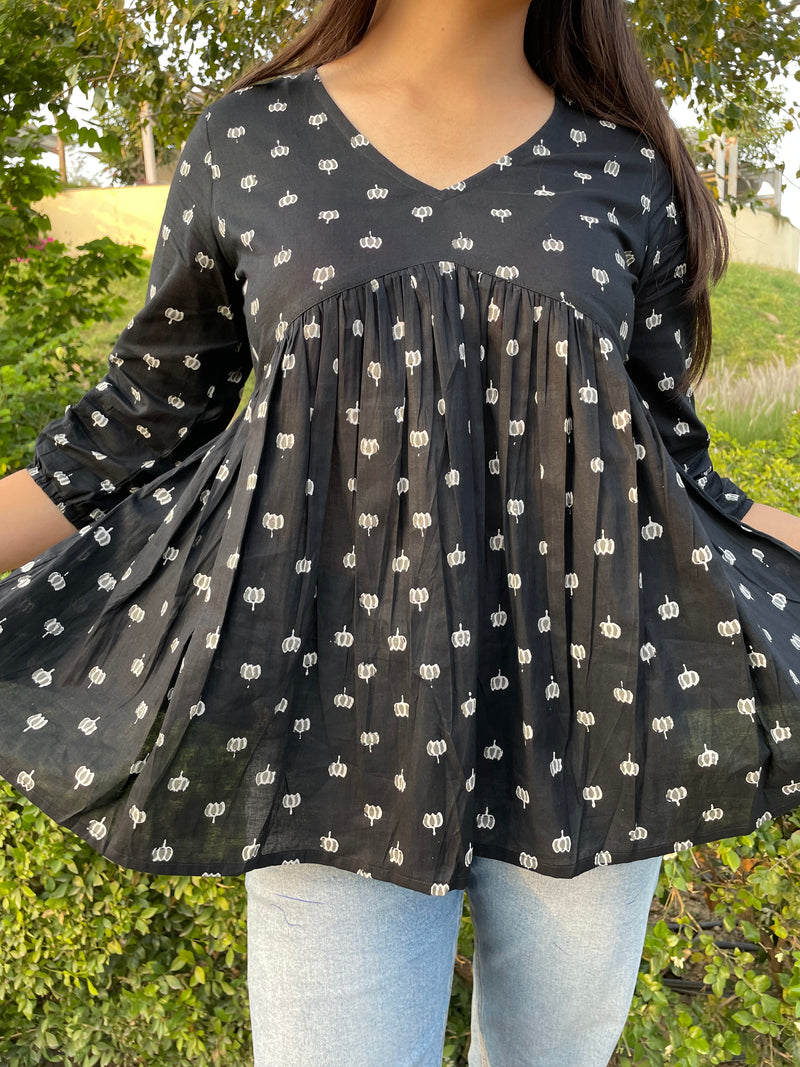 Black motif peplum top - Jonaya