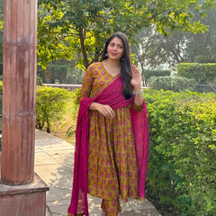 Meganta motif alia cut suit set - Jonaya