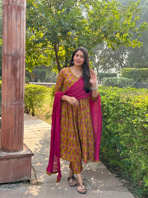 Meganta Motif Aliacut Suit Set - Jonaya