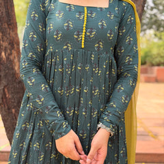 Parrot green motif flare suit set Jonaya