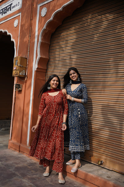 Red bandhej flared suit set