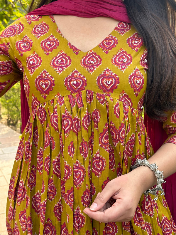 Meganta Motif Aliacut Suit Set - Jonaya