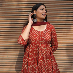 Red bandhej flared suit set - Jonaya