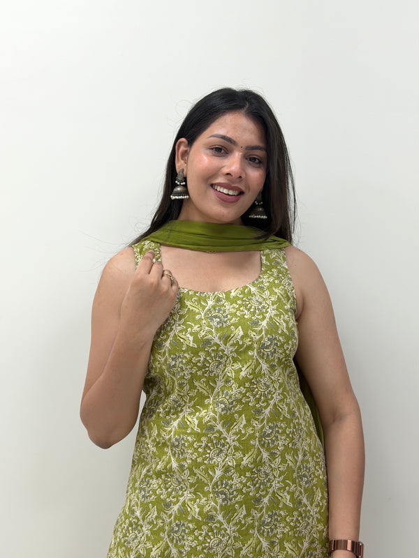 Leaffy green straight suit set Jonaya