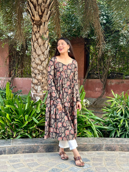 Black garden anarkali kameez - Jonaya