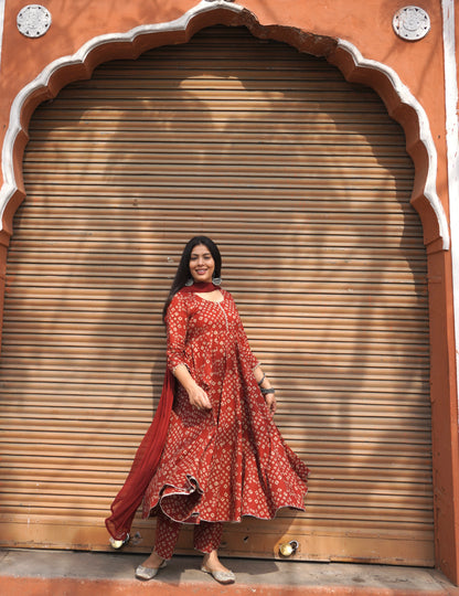 Red bandhej flared suit set