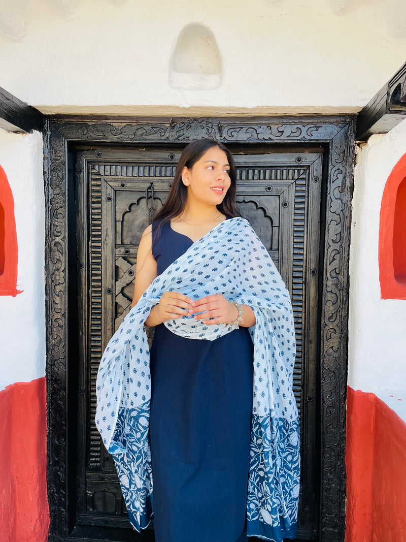 Solid kurta pant set with block print dupatta - Jonaya
