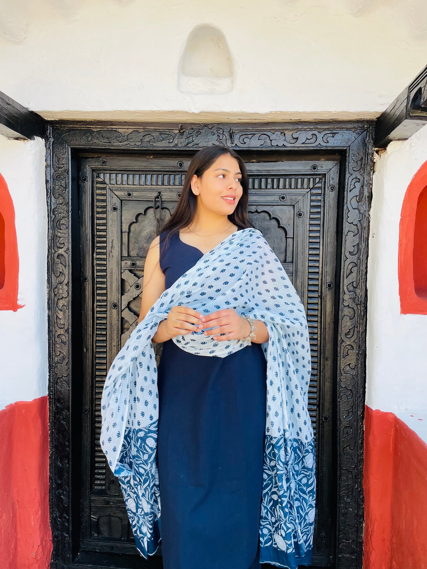 Einfarbiges Kurta-Hosen-Set mit Dupatta im Blockdruck