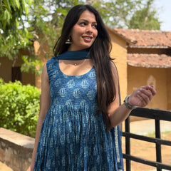 Motif print indigo lace flare suit set Jonaya