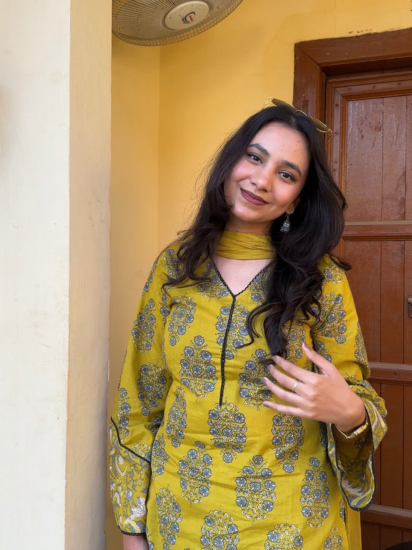 Spring Green black Farshi set