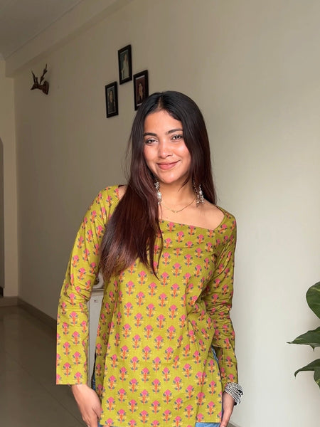 Green patels straight short kurti Jonaya