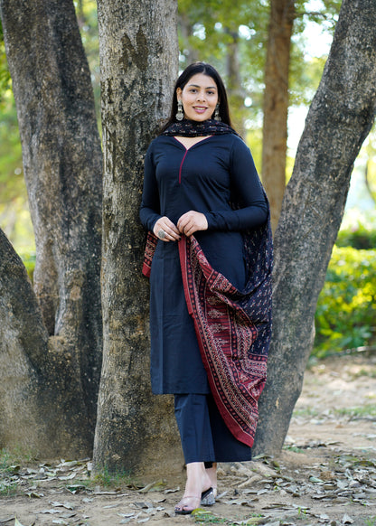 Solides schwarzes Kurta-Set mit Dupatta