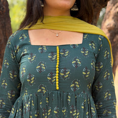 Parrot green motif flare suit set Jonaya